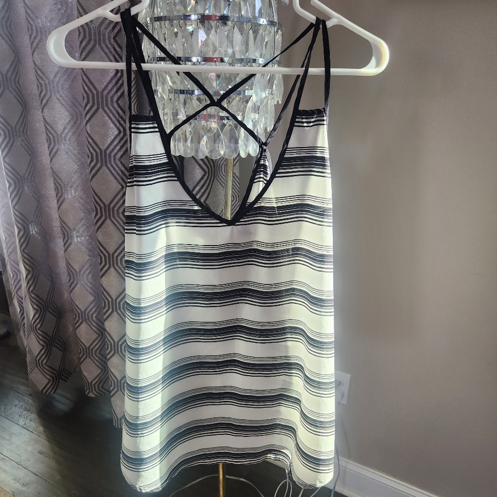 Victoria's Secret Black/White Striped Tank Top 🖤